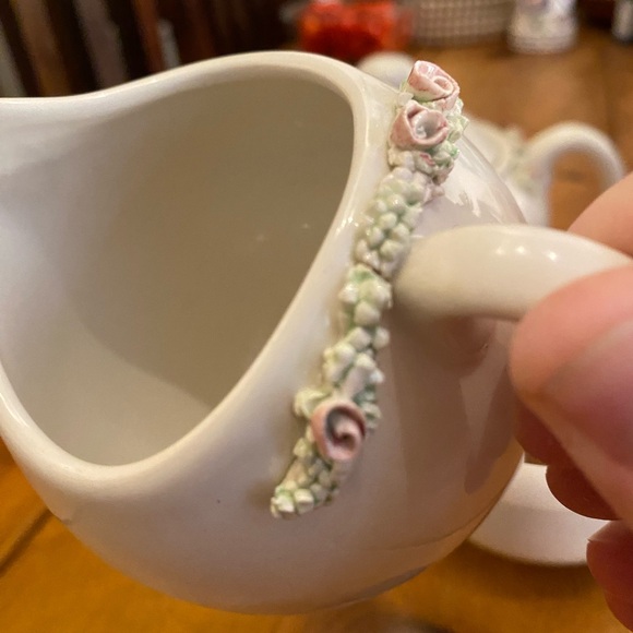 Myra McDonnell 1970 Roses Tea Set - Picture 4 of 12